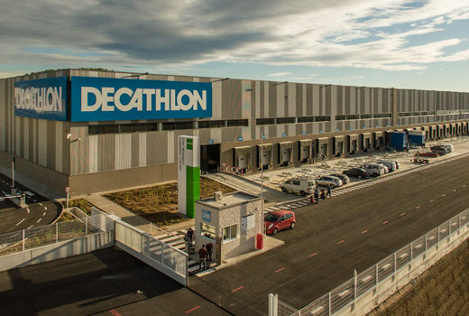 Decathlon inaugura en Barcelona un centro logístico de 40.000 m2 2
