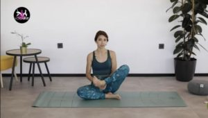 ¿Te atreves con la postura de Astavakrasana?