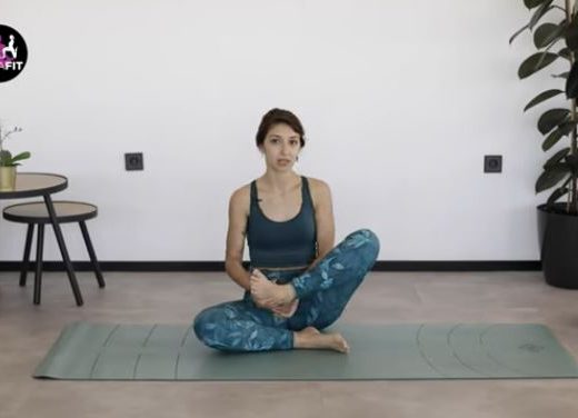 ¿Te atreves con la postura de Astavakrasana?