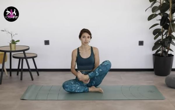 ¿Te atreves con la postura de Astavakrasana?