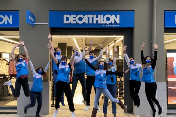 el último Comité Contradicción Decathlon abre las puertas de su nueva tienda en formato City en Pamplona |  Sala de prensa