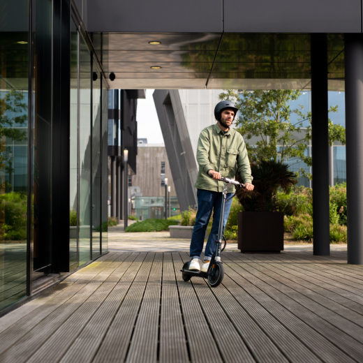 Oxelo Ride 900 E: el nuevo patinete eléctrico para desplazarse de manera cómoda y sostenible por la ciudad