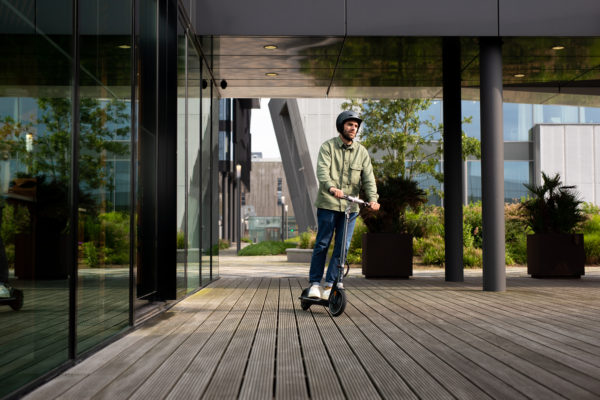Oxelo Ride 900 E: el nuevo patinete eléctrico para desplazarse de manera cómoda y sostenible por la ciudad