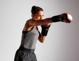 Decathlon te da las pautas y el material necesario para practicar fitboxing en cualquier lugar 2