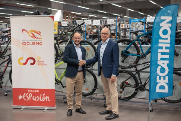 Decathlon y la Real Federación Española de Ciclismo se unen para impulsar el ciclismo
