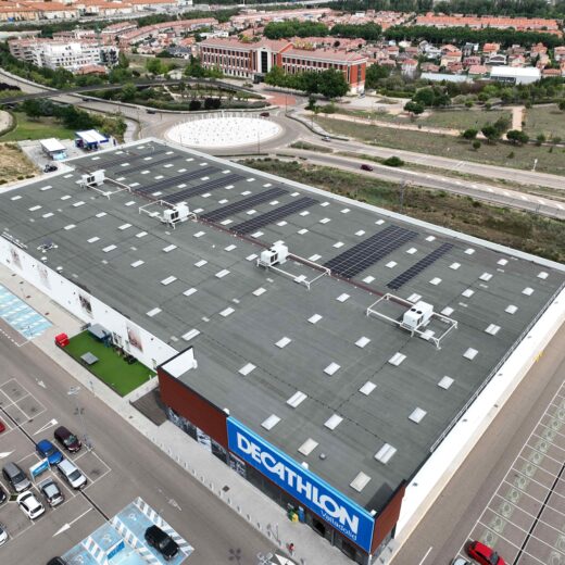Decathlon instalará 12.542 m² de placas solares fotovoltaicas en su proyecto de autoconsumo en España 1