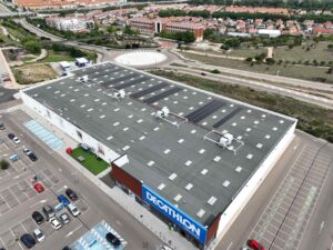 Decathlon instalará 12.542 m² de placas solares fotovoltaicas en su proyecto de autoconsumo en España