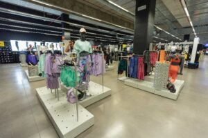 Decathlon transforma la primera tienda en España con su nueva imagen de marca