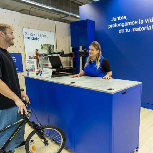 Decathlon lanza un programa pionero de recompra de material deportivo con pago vía transferencia bancaria