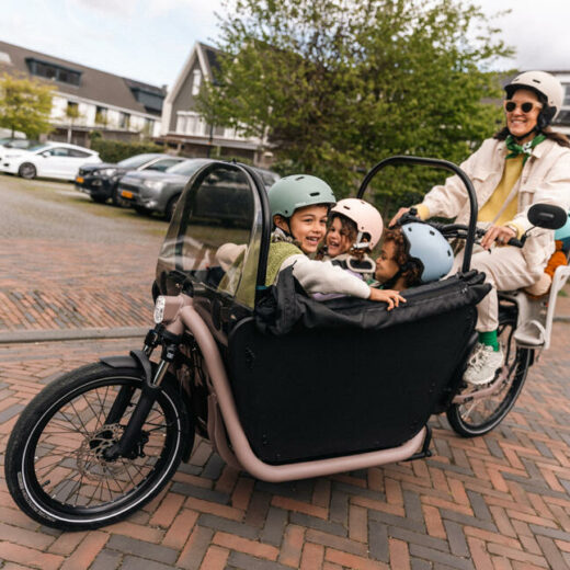 Decathlon lanza su nueva cargobike para una máxima libertad en cada trayecto con niños 1