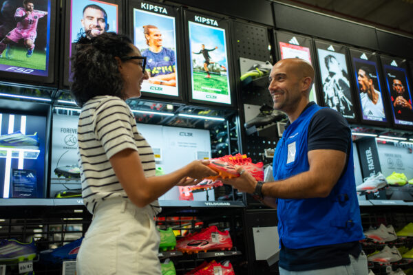 Decathlon refuerza su estrategia de especialización con la apertura de 18 nuevas Pro Shops de fútbol en toda España