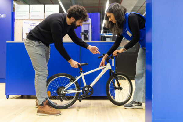 Decathlon impulsa su modelo de alquiler con recogida en 1 hora para bicis infantiles 7