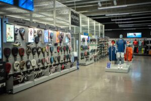 Decathlon refuerza su estrategia para elevar la experiencia del cliente con la apertura de nuevos espacios Pro Shops de pádel 1