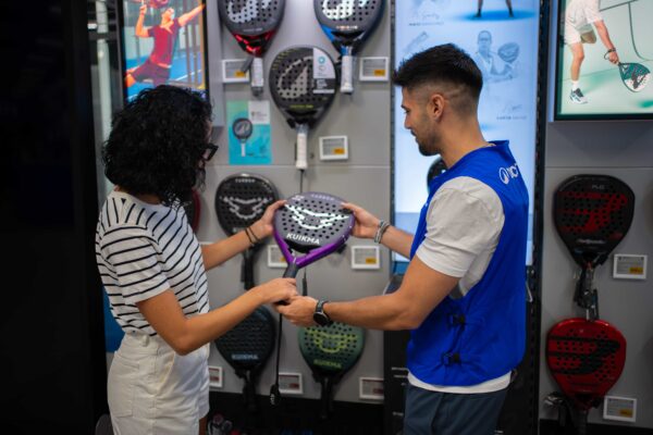 Decathlon refuerza su estrategia para elevar la experiencia del cliente con la apertura de nuevos espacios Pro Shops de pádel