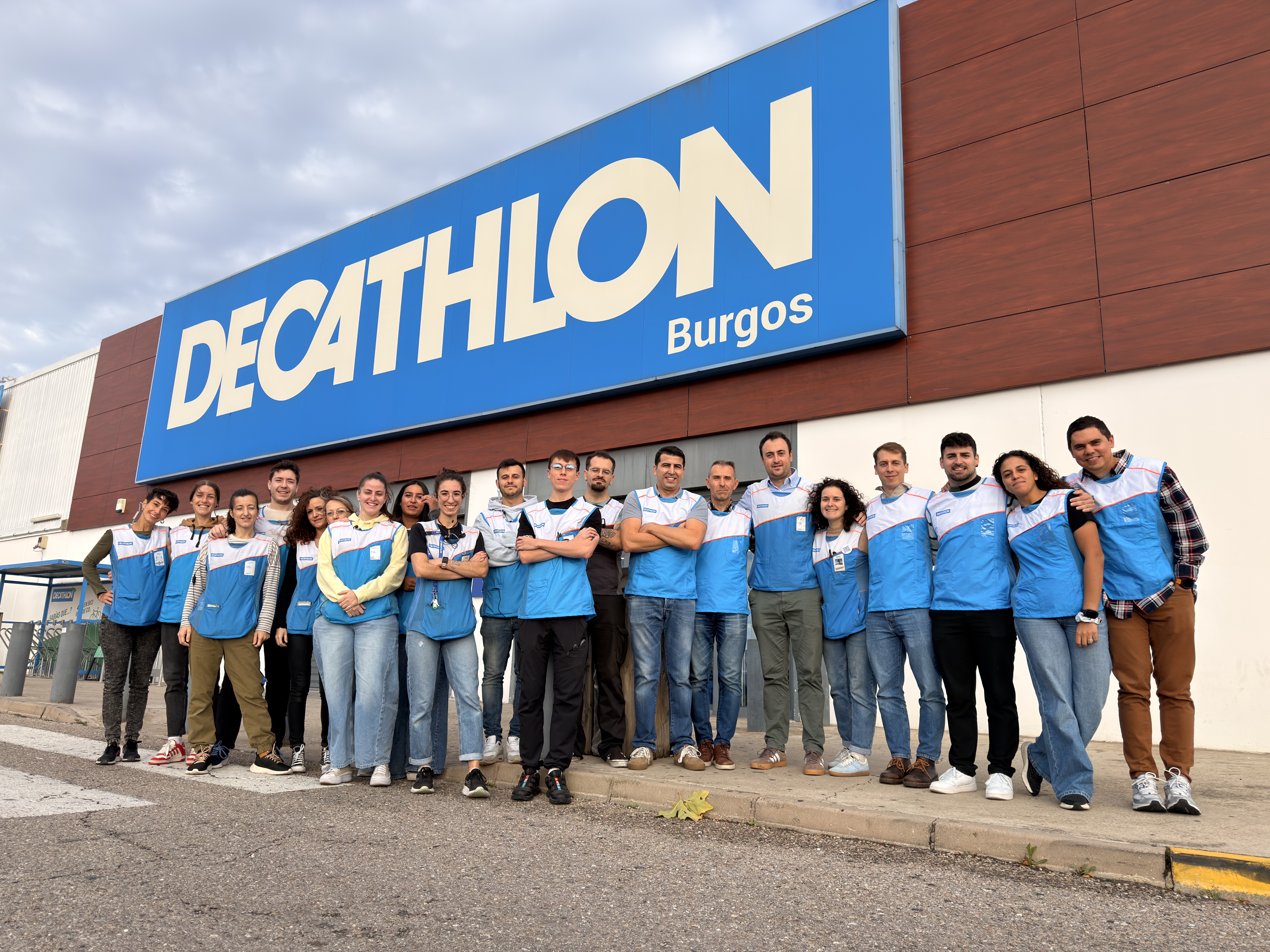 Decathlon celebra 3 décadas de deporte en su  emblemática tienda de Burgos