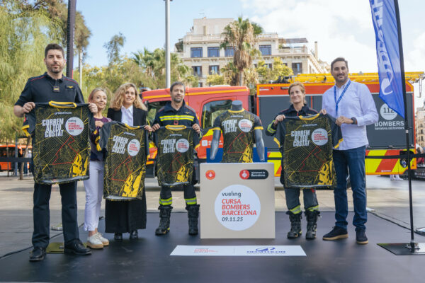 Decathlon y la Vueling Cursa Bombers Barcelona presentan la camiseta  oficial de su 26º edición