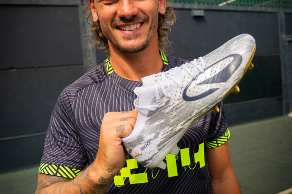 Kipsta celebra los 200 goles de Griezmann con una edición limitada de las CLR ELITE FG 3