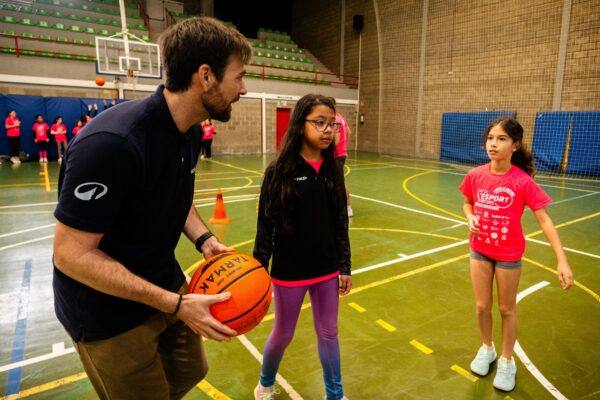 Decathlon y la Fundación Trinidad Alfonso renuevan una alianza que sigue dando vida al futuro del deporte valenciano