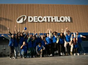 Decathlon renueva la imagen de su icónica tienda en Alcorcón para celebrar más de 30 años junto a los vecinos del sur de Madrid 1