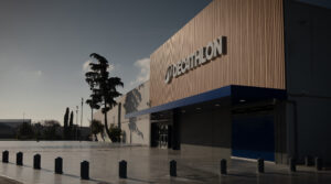 Decathlon renueva la imagen de su icónica tienda en Alcorcón para celebrar más de 30 años junto a los vecinos del sur de Madrid 2