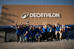 Decathlon renueva la imagen de su icónica tienda en Alcorcón para celebrar más de 30 años junto a los vecinos del sur de Madrid