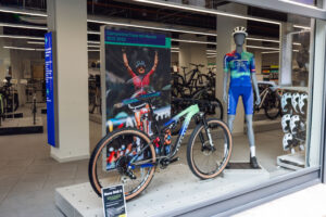 Decathlon abre en Madrid su tienda con la gama más completa y servicios premium para el ciclista