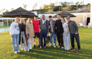 Decathlon convierte a sus embajadores en protagonistas de su campaña de verano junto a Pedri e Iniesta