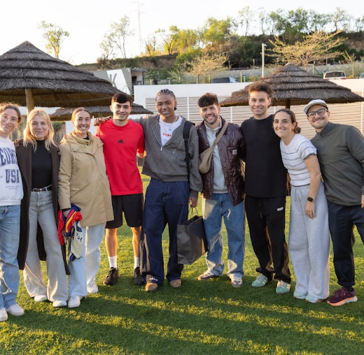 Decathlon convierte a sus embajadores en protagonistas de su campaña de verano junto a Pedri e Iniesta