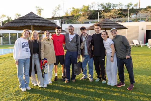 Decathlon convierte a sus embajadores en protagonistas de su campaña de verano junto a Pedri e Iniesta