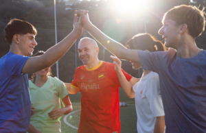 El verano se juega diferente: Andrés Iniesta se une a Decathlon como nuevo embajador durante su campaña de verano 1