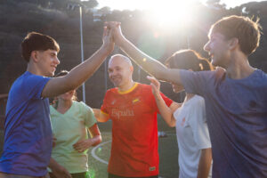 El verano se juega diferente: Andrés Iniesta se une a Decathlon como nuevo embajador durante su campaña de verano