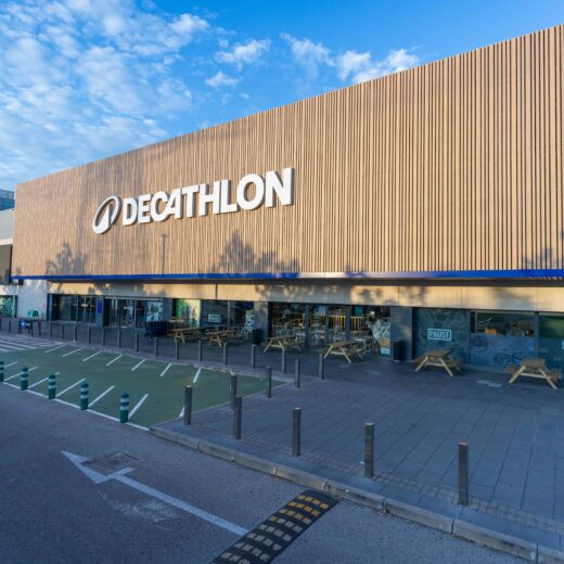 Decathlon España crece un 8,1%, alcanzando los 2.342 millones de euros en ventas brutas (GMV) y eleva su beneficio neto un 17,3% 1
