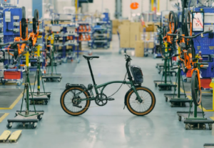 Decathlon Pulse y Brompton anuncian una alianza estratégica para acelerar la micromovilidad y el ciclismo urbano premium