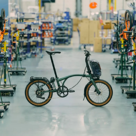 Decathlon Pulse y Brompton anuncian una alianza estratégica para acelerar la micromovilidad y el ciclismo urbano premium