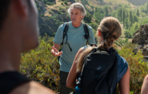 Decathlon reúne a 8 clientes en una experiencia en la montaña junto a Jesús Calleja para poner a prueba la “Montañoterapia” 1