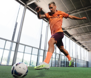 Las botas más icónicas de Decathlon estrenan colores para acompañar a cada forma de jugar