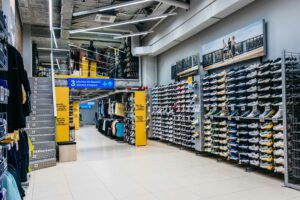 Decathlon aterriza en el barrio de Sants y suma su 20º tienda en la provincia de Barcelona 2