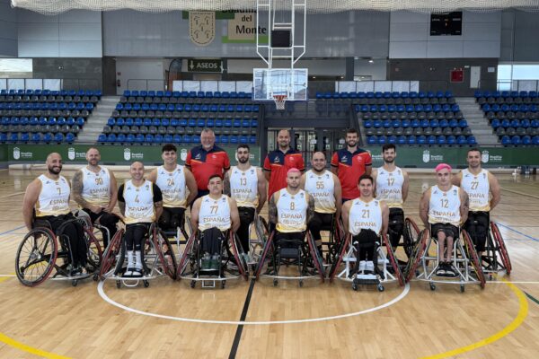 Decathlon y la FEDDF presentan la nueva camiseta oficial de las selecciones españolas de baloncesto en silla de ruedas